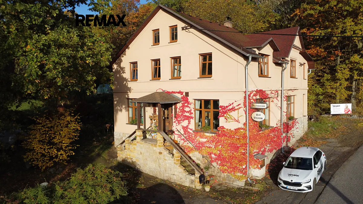 Prodej rodinného domu 280 m², pozemek 3144 m²